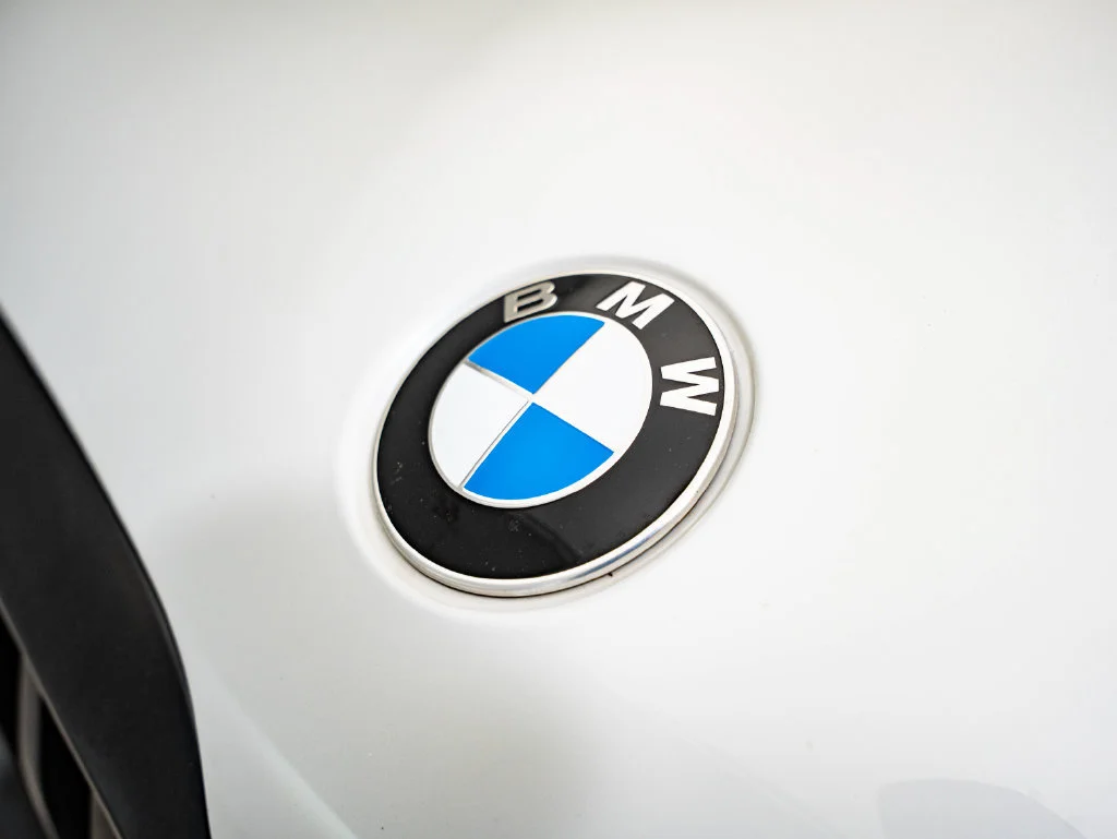 Used 2025 Mineral White Metallic BMW xDrive40i image 3