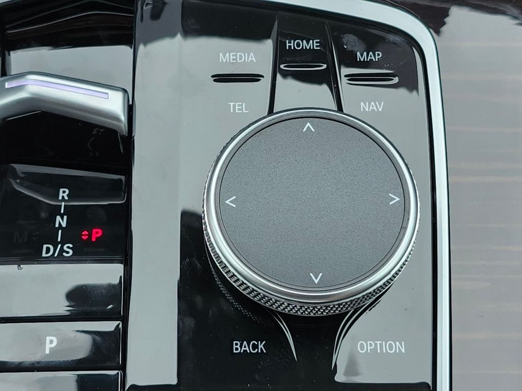 New 2027 White BMW xDrive40i image 24