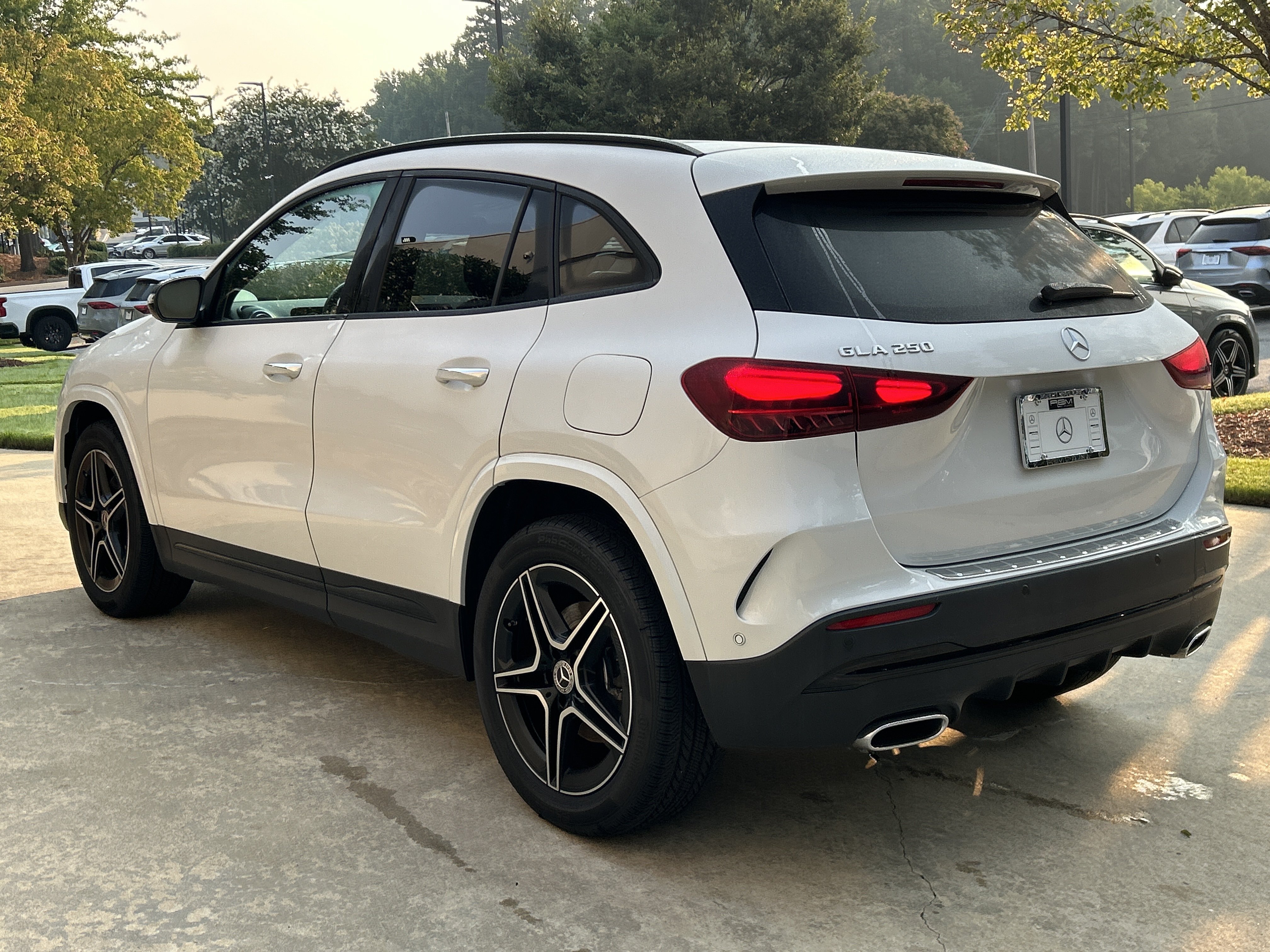 Certified Used 2024 Digital White Metallic Mercedes-Benz GLA 250 SUV image 12