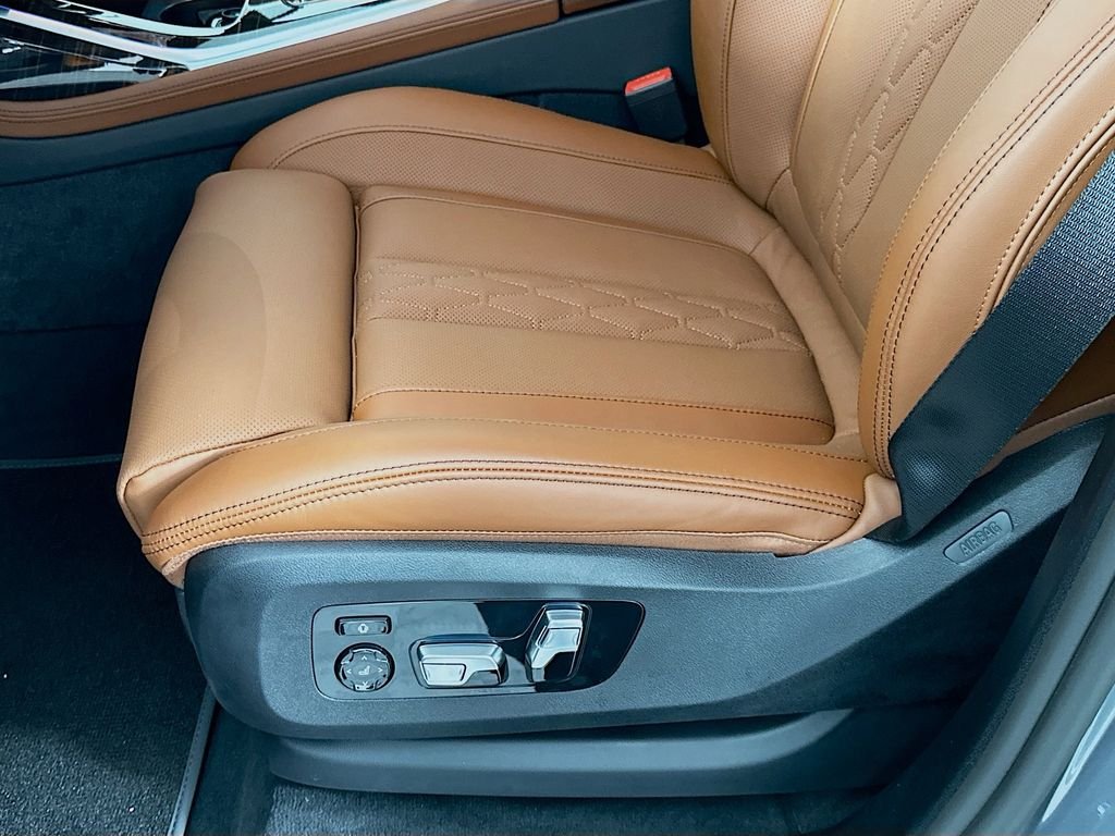 New 2027 Gray Metallic BMW xDrive40i image 21