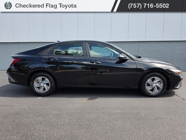 Used 2025 Abyss Black Hyundai SE image 6