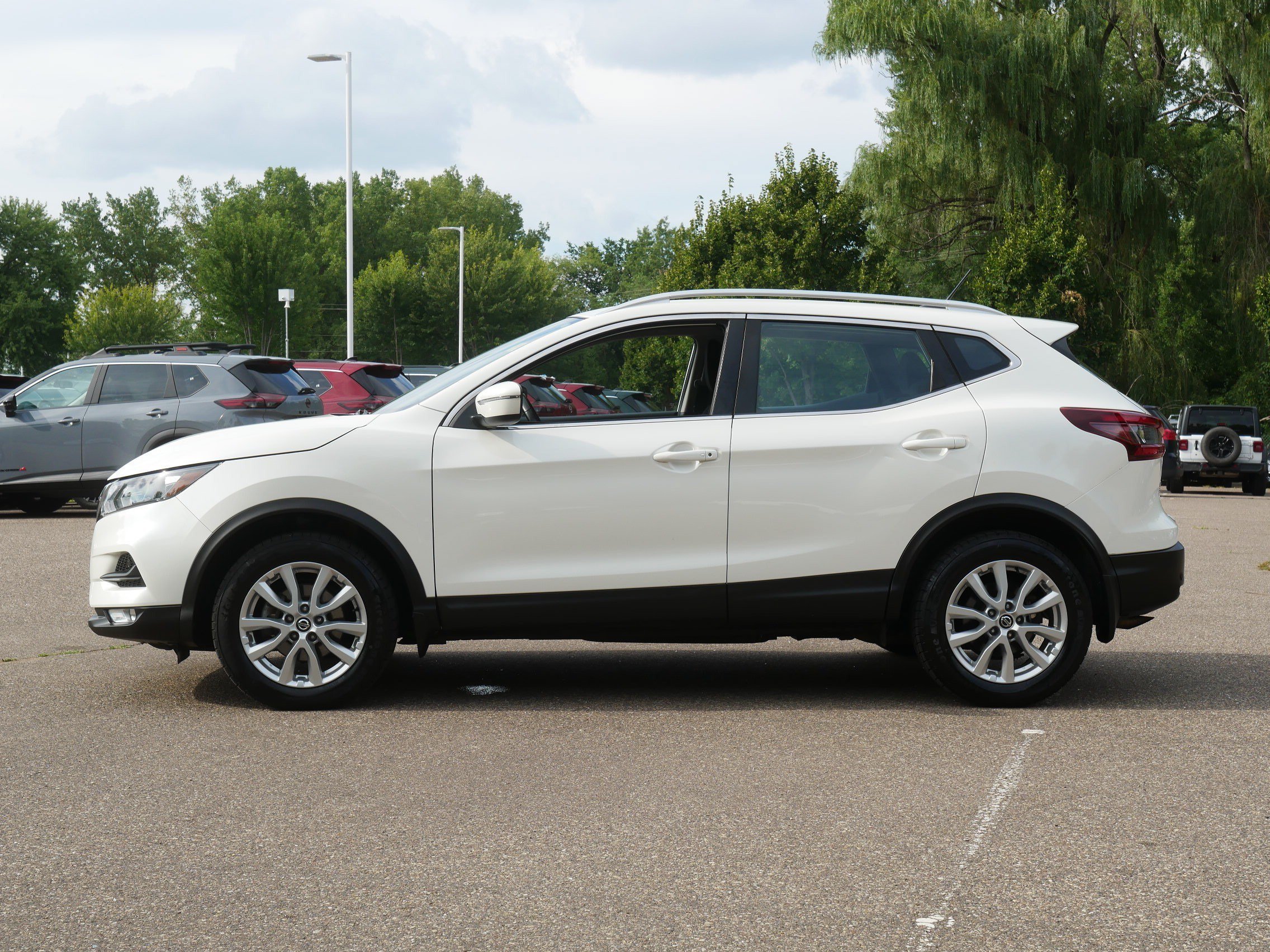 Certified Used 2022 Pearl White Tricoat Nissan SV image 4
