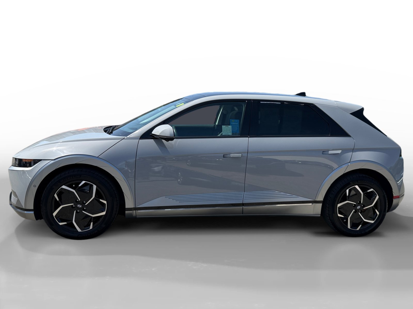 Used 2024 Cyber Gray Hyundai Limited image 2