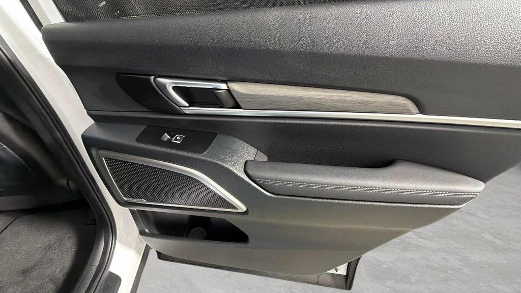 Used 2025 White Kia EX X-Line image 35