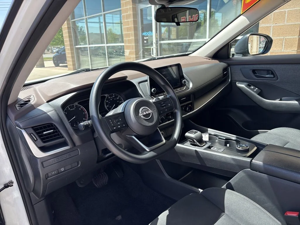 Used 2023 White Nissan S image 10