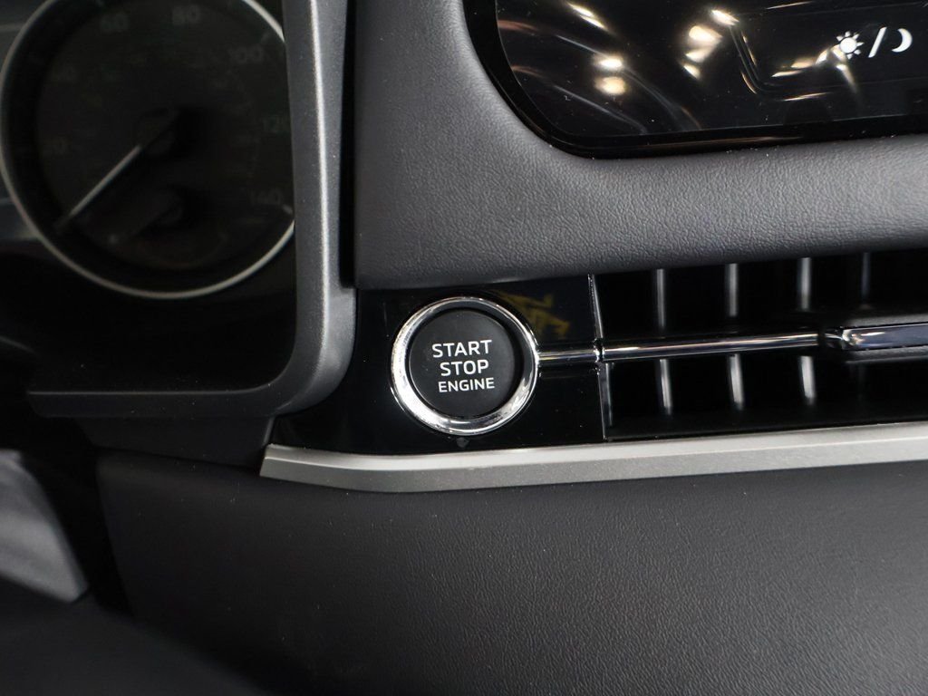 New 2026 Silver Mitsubishi SE image 40
