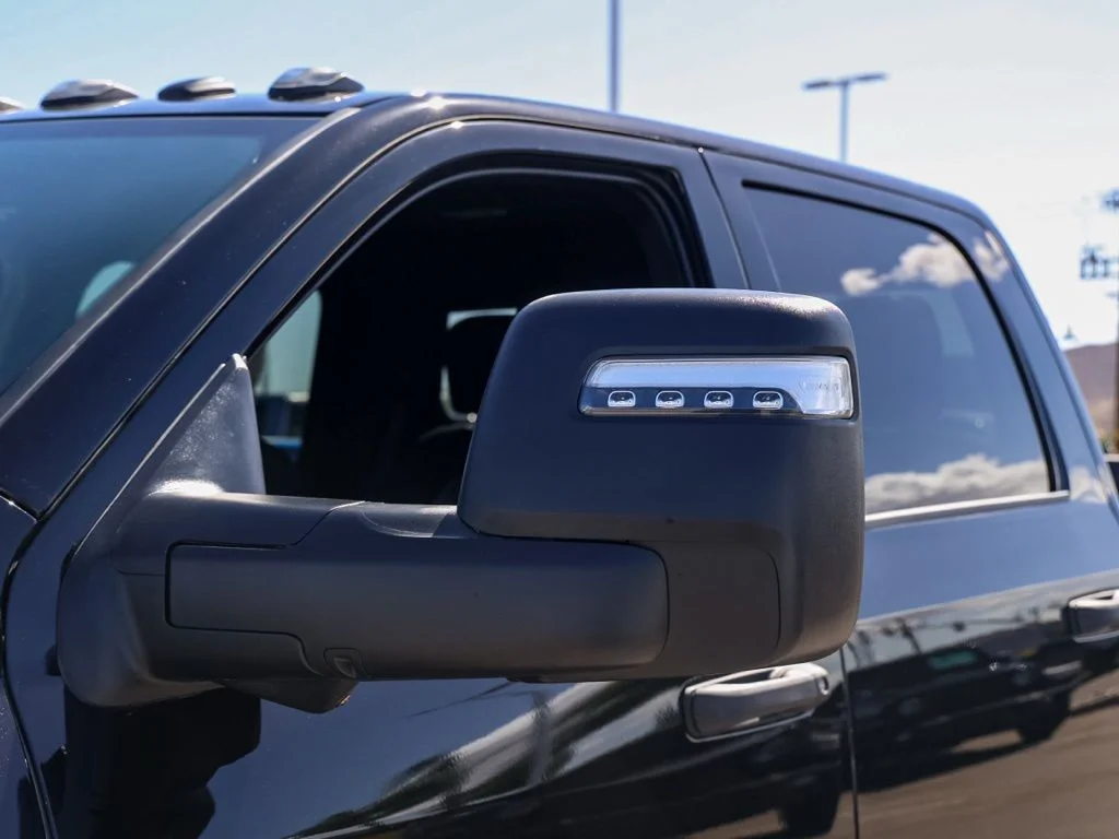 New 2026 Diamond Black Crystal Pearl-Coat Exterior Paint RAM Big Horn Night Edition image 11