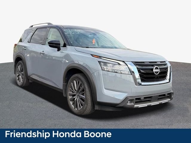 Used 2022 Gray Nissan SL image 4
