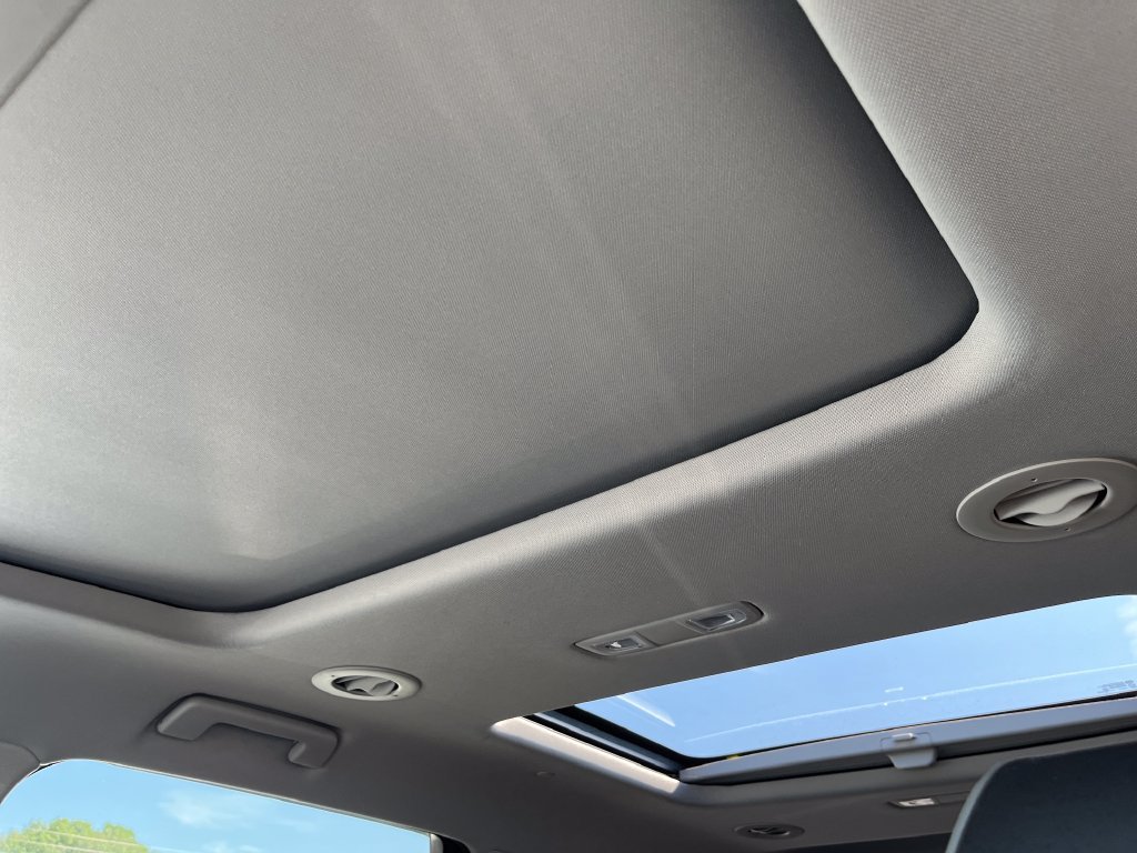 Used 2021 White Buick Avenir image 23