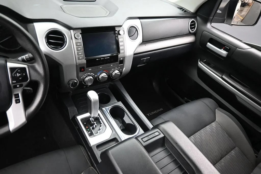Used 2020 White Toyota SR5 image 15