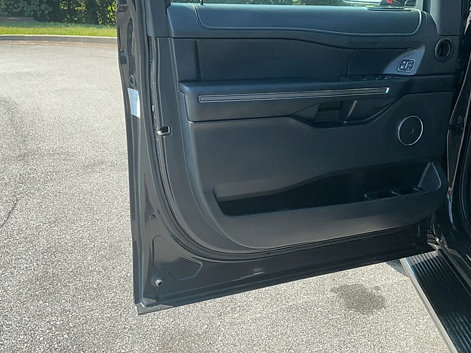 Used 2022 Dark Matter Metallic Ford XLT MAX image 6