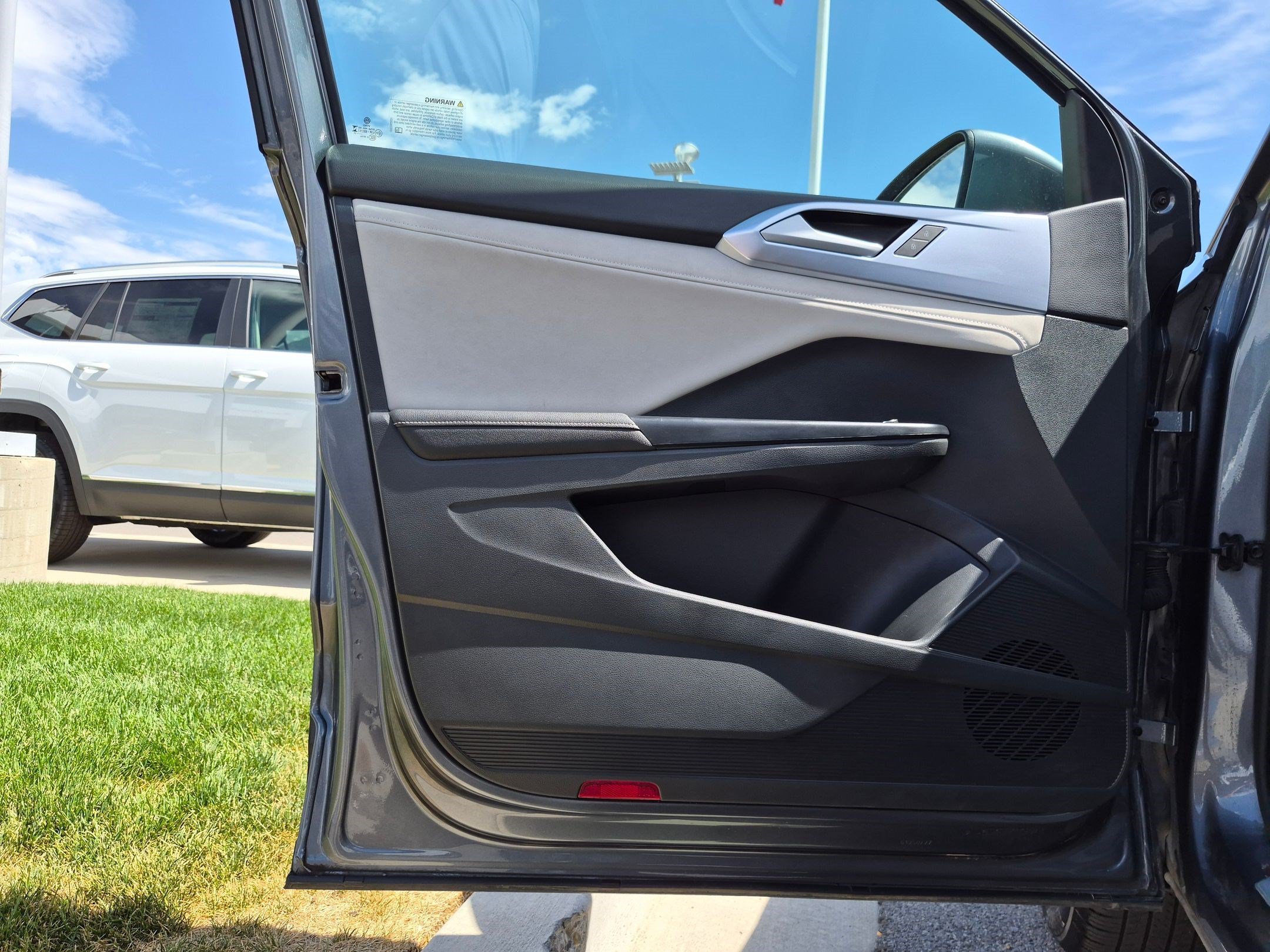 Certified Used 2025 Platinum Gray Metallic Volkswagen SE image 13