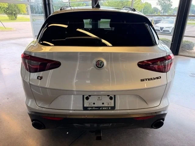 Used 2020 Silverstone Gray Metallic Alfa Romeo Base image 4