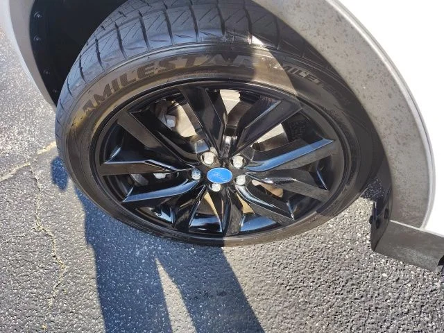 Used 2017 White Ford SE image 9