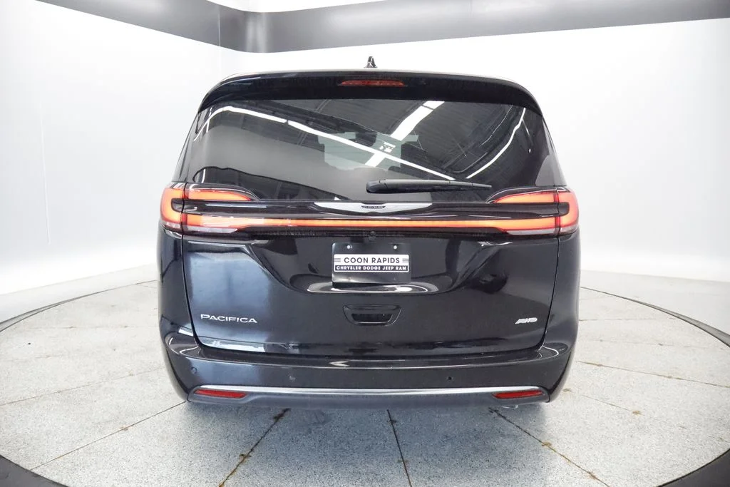 New 2026 Diamond Black Crystal Pearl-Coat Exterior Paint Chrysler Select image 10