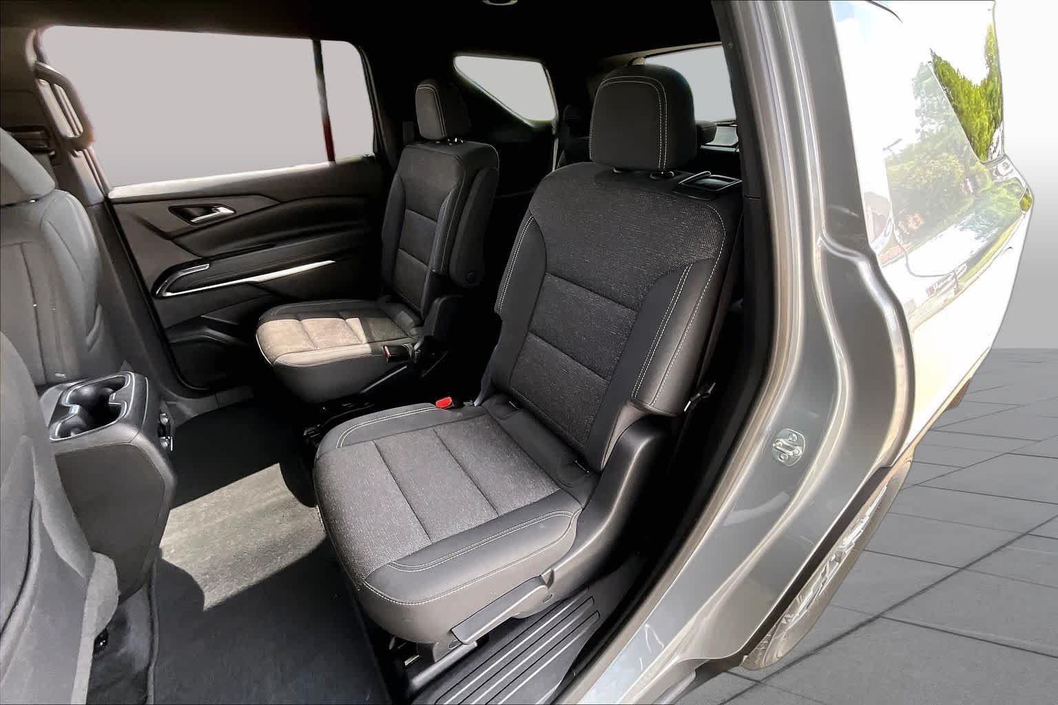 Used 2025 Sterling Gray Metallic Chevrolet FWD LT image 20