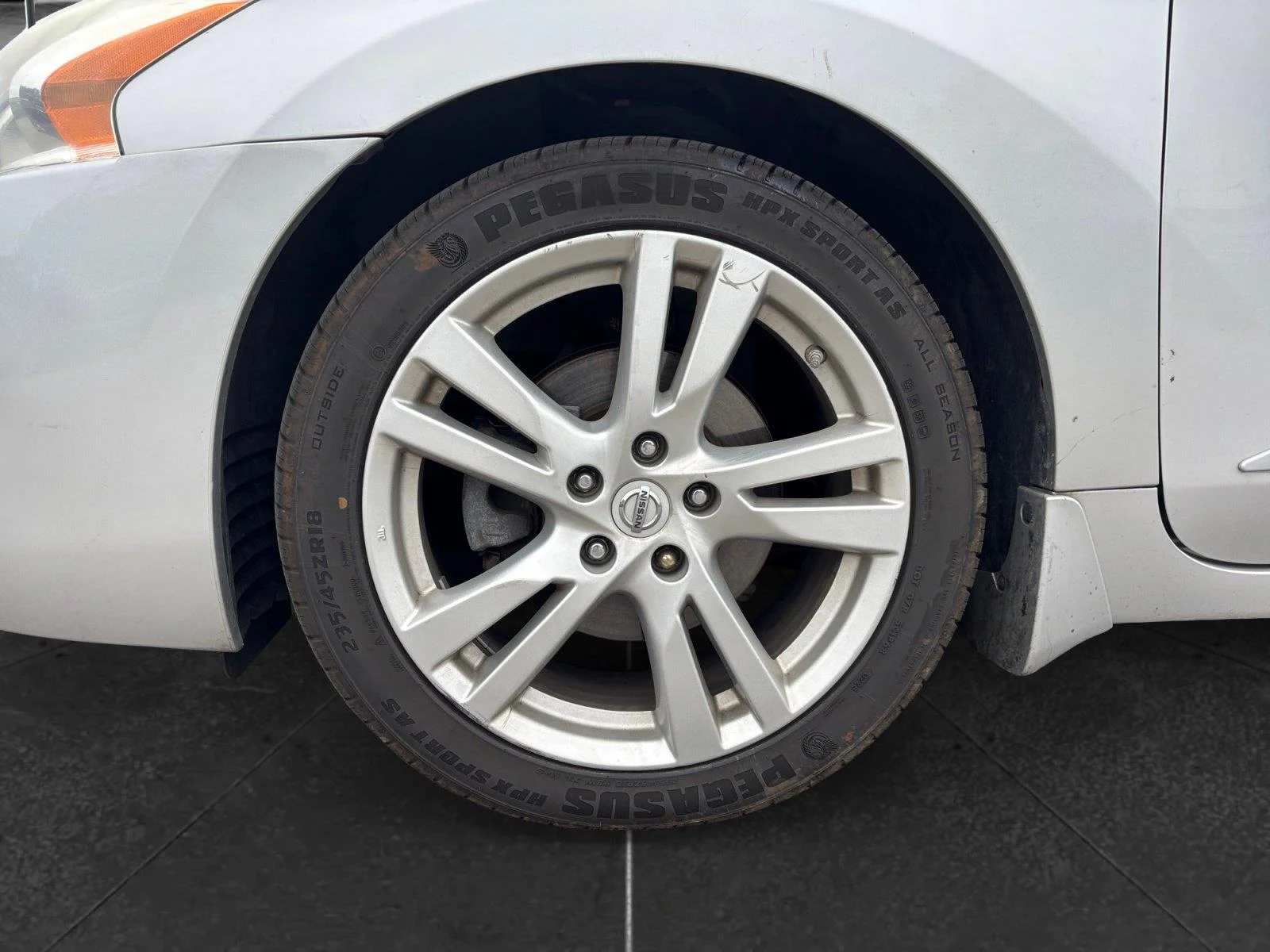 Used 2015 Brilliant Silver Nissan 3.5 SL image 9