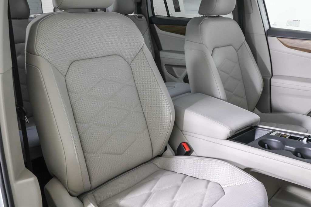 Used 2026 White Volkswagen SE image 38