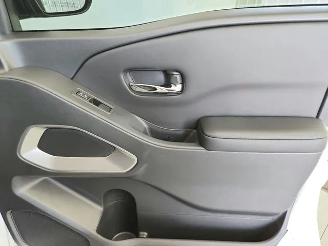 Used 2025 White Nissan SV image 40