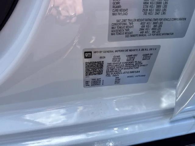 New 2026 Glacier White Tricoat GMC SLT image 33