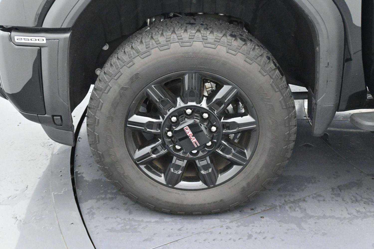 Used 2025 Onyx Black GMC AT4 image 38
