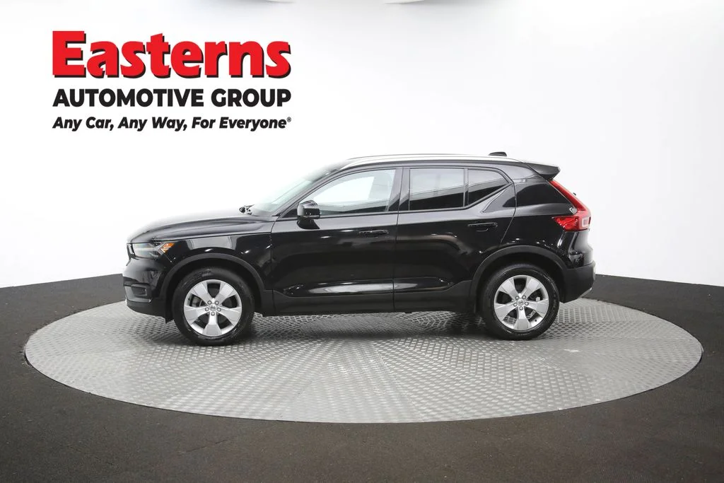 Used 2022 Black Volvo Momentum image 59