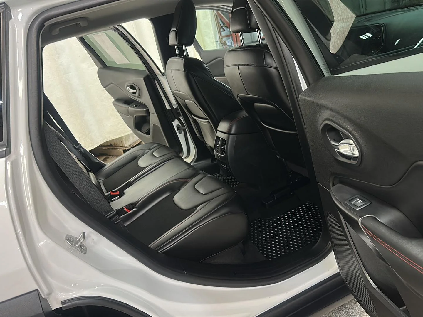 Used 2020 Bright White Clearcoat Jeep Trailhawk image 29