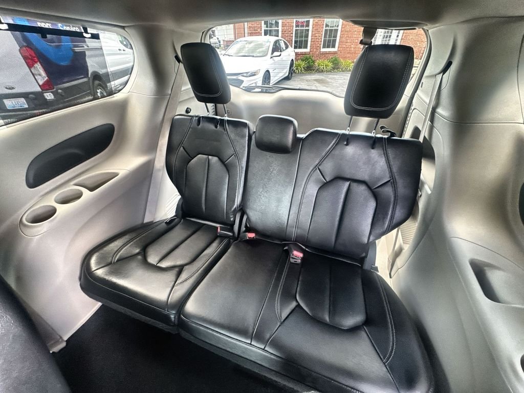 2022 Chrysler Pacifica Touring L - Photo 18
