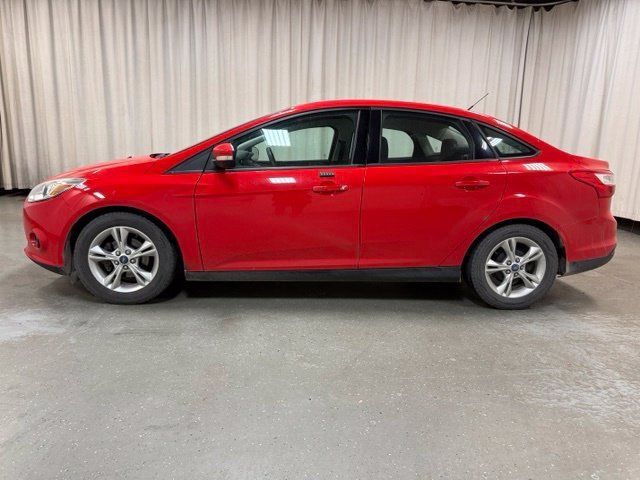 Used 2014 Red Ford SE image 9