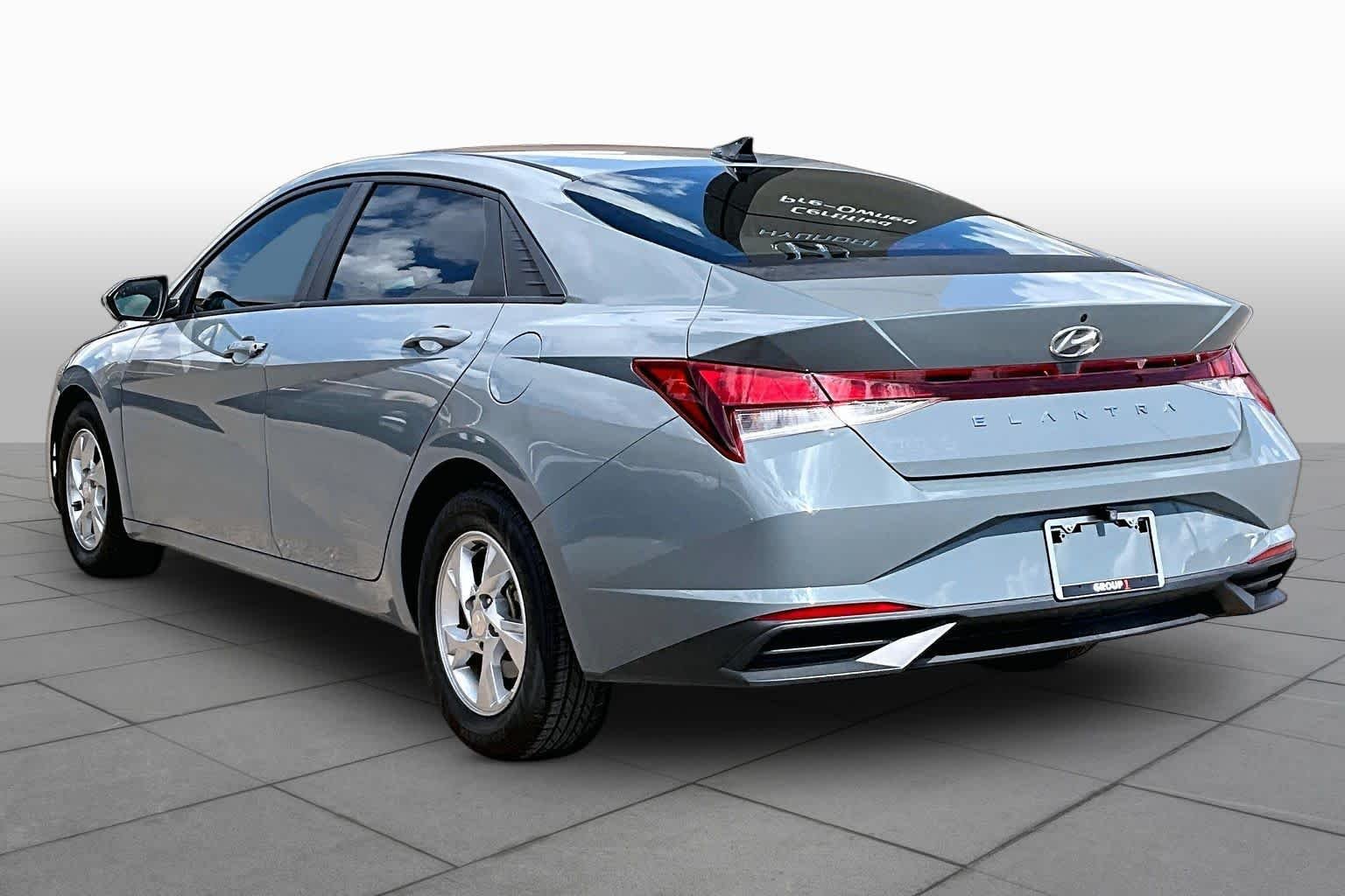 Used 2022 Electric Shadow Hyundai SE image 12