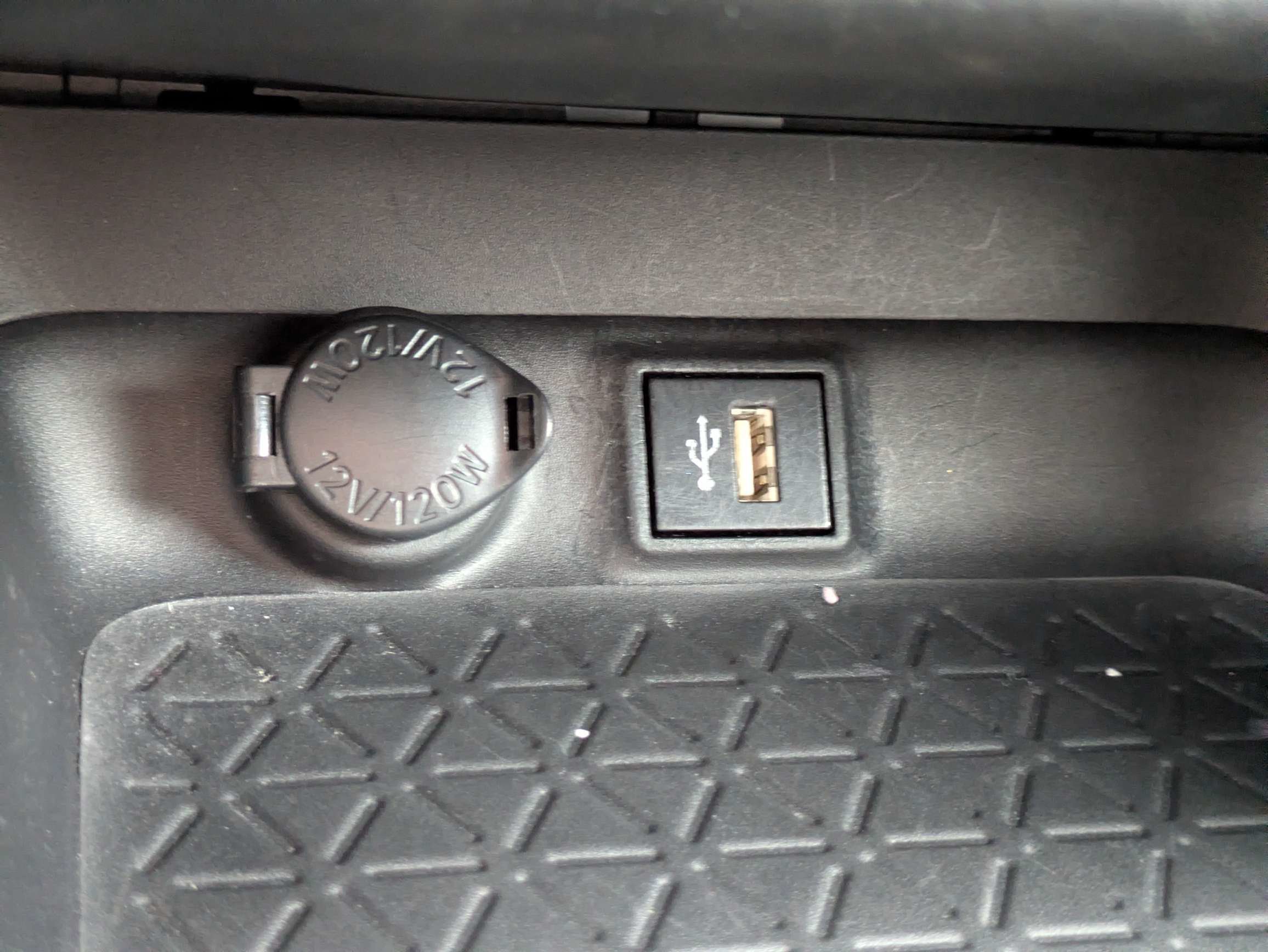 Used 2024 Pearl Toyota XLE Premium image 26