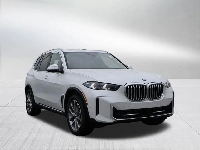 New 2026 Mineral White Metallic BMW xDrive40i image 4