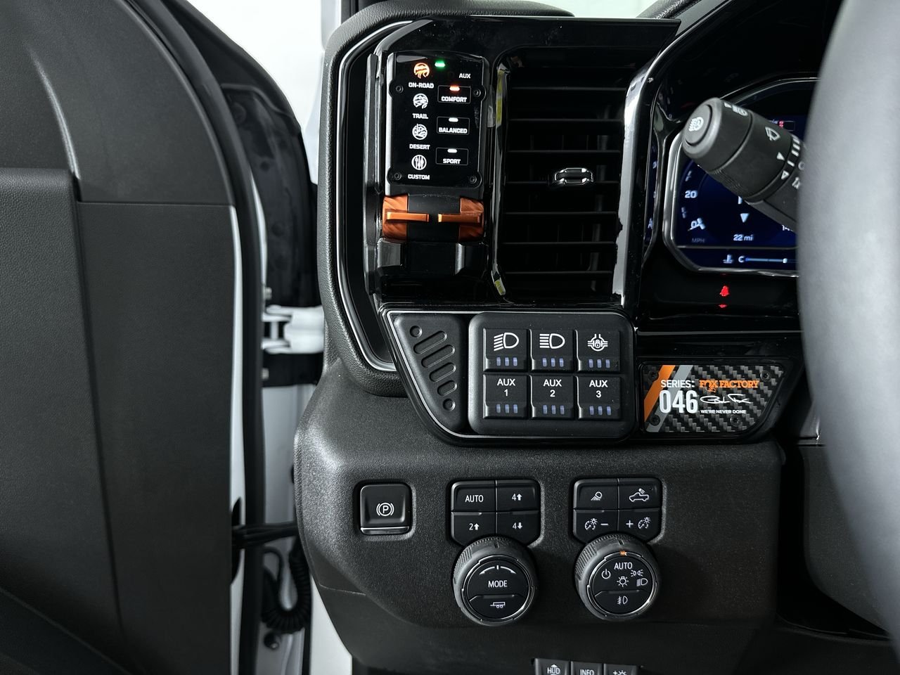 2025 Chevrolet Silverado 1500 LTZ - Photo 116