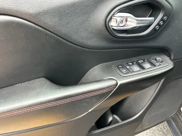 Used 2019 Gray Jeep Trailhawk image 28