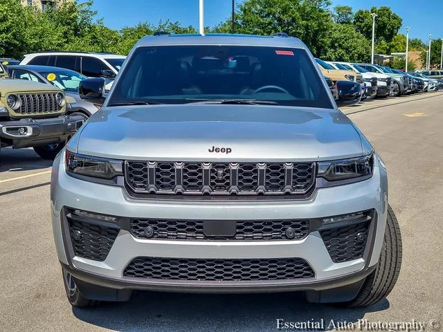 New 2026 Silver Zynith Exterior Paint Jeep  image 4