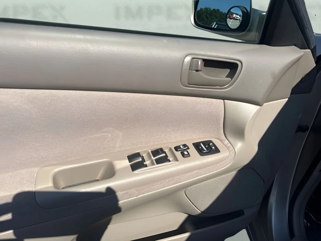 Used 2003 Beige Toyota LE image 19