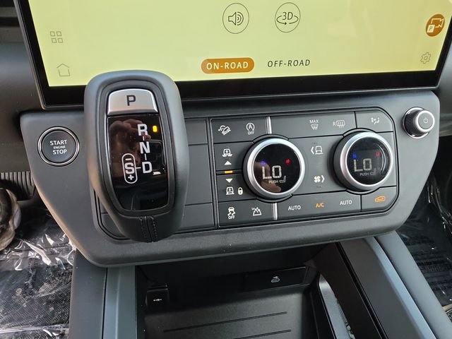 New 2026 Santorini Black Land Rover X-Dynamic SE image 24