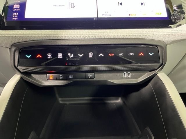 Used 2026 Silver Jeep Laredo image 32