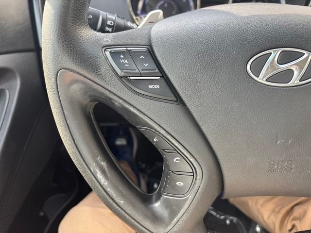 Used 2011 Red Hyundai SE image 18