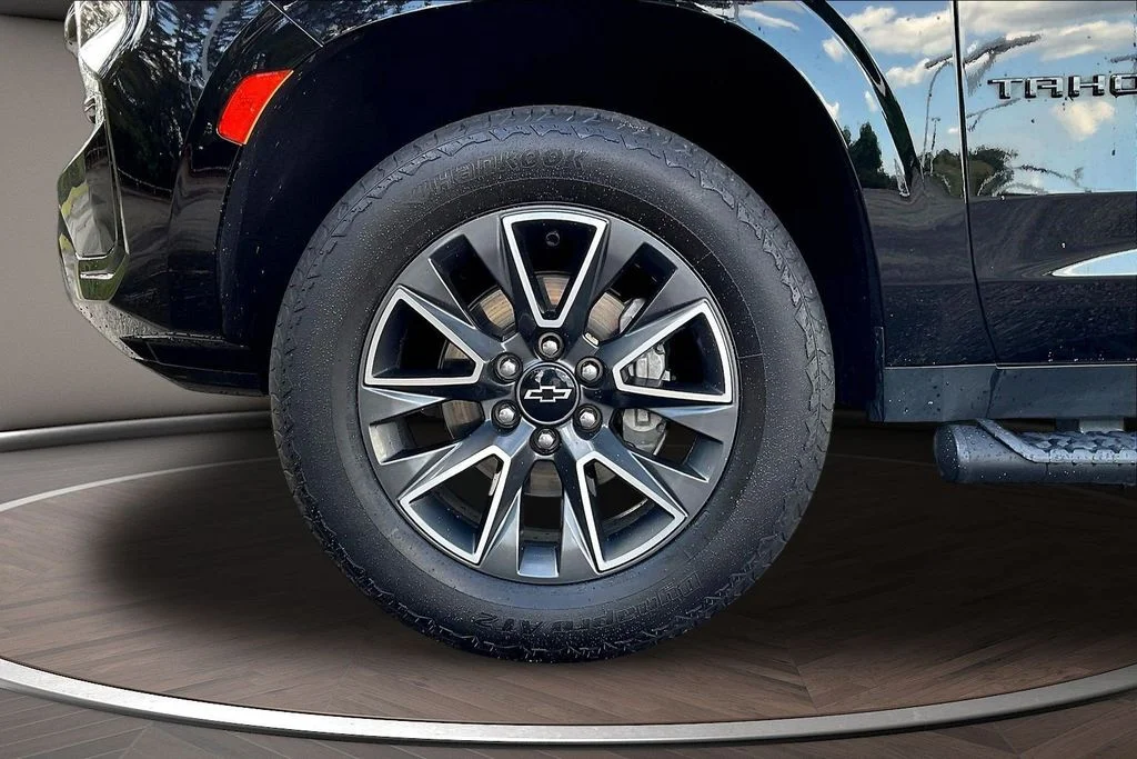 Used 2023 Black Chevrolet Z71 image 36