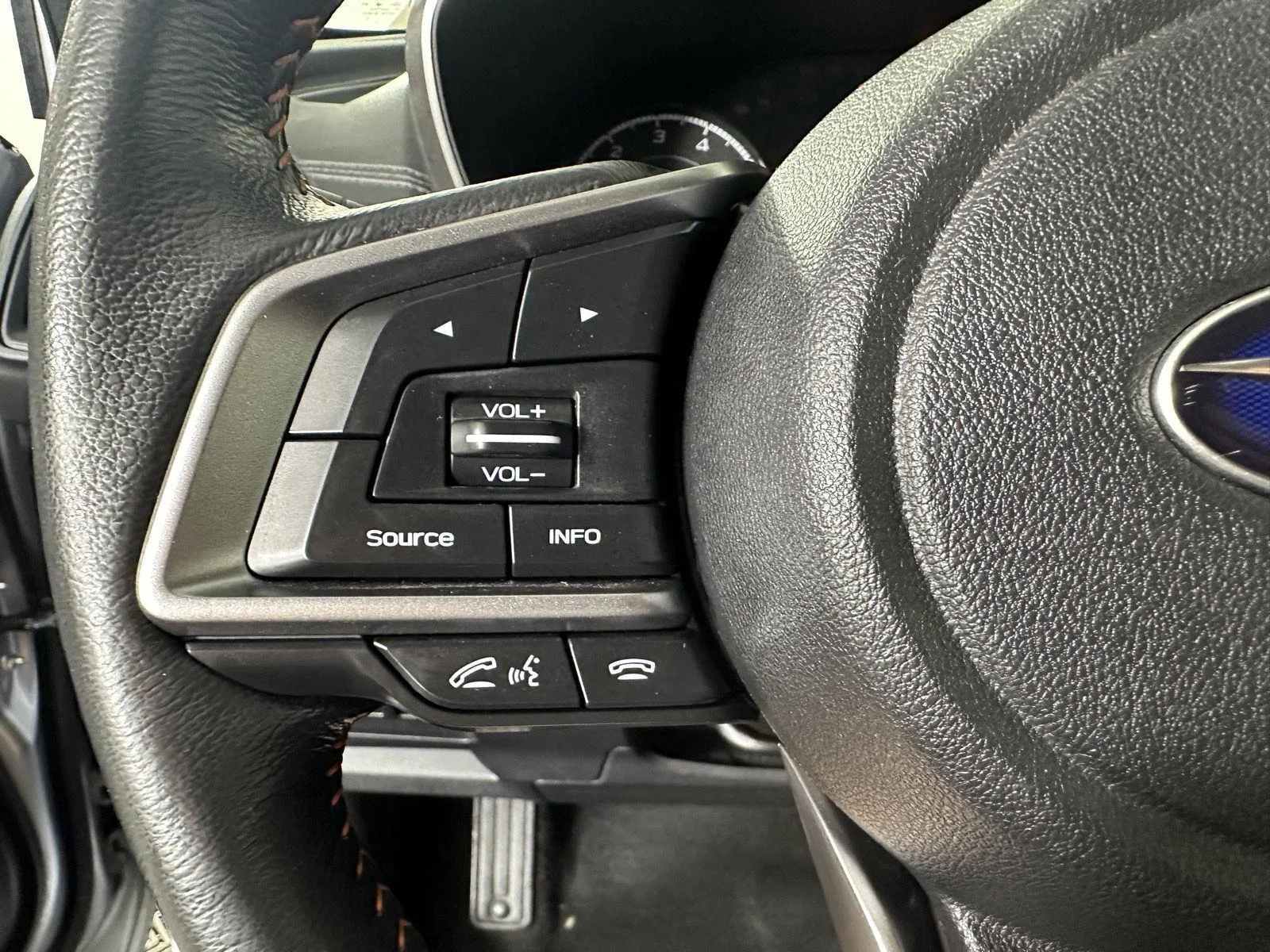 Used 2018 Ice Silver Metallic Subaru Premium image 23