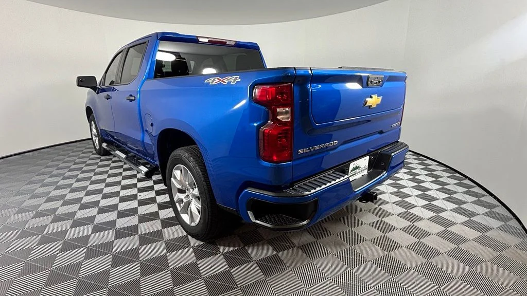 Used 2023 Blue Chevrolet Custom image 6