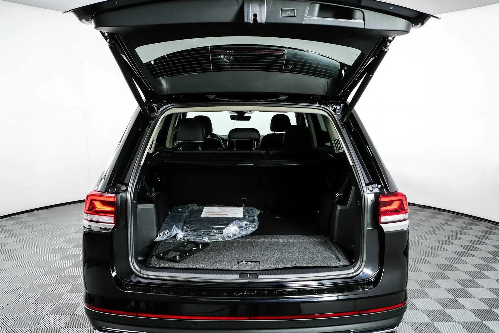 New 2026 Deep Black Pearl Volkswagen 2.0T SE w/Technology image 30