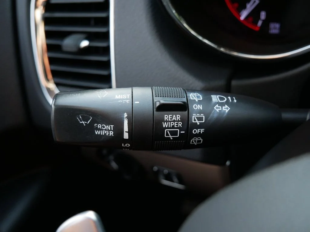 Used 2015 Gray Dodge SXT image 21