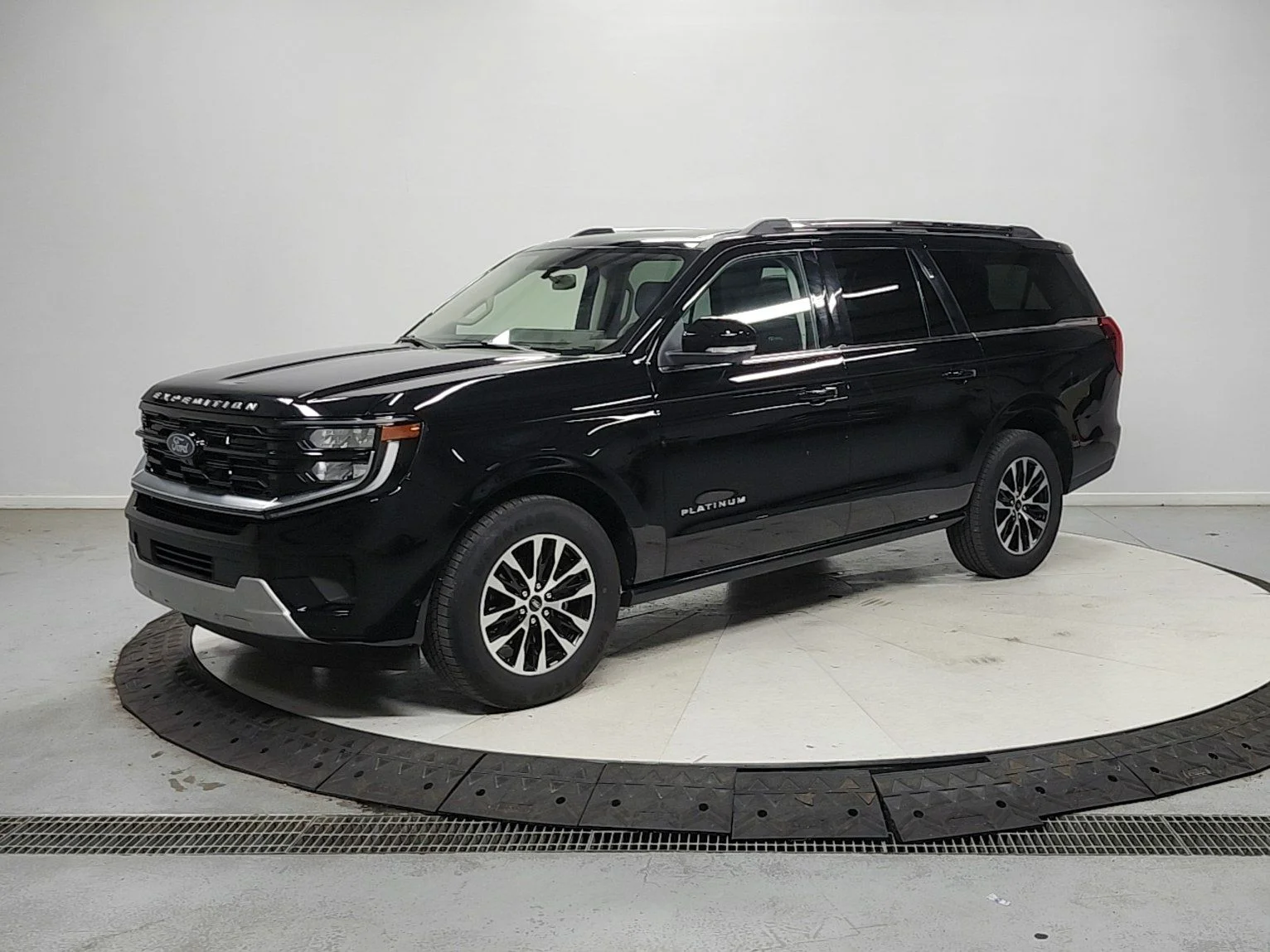Used 2025 Black Ford Platinum image 4