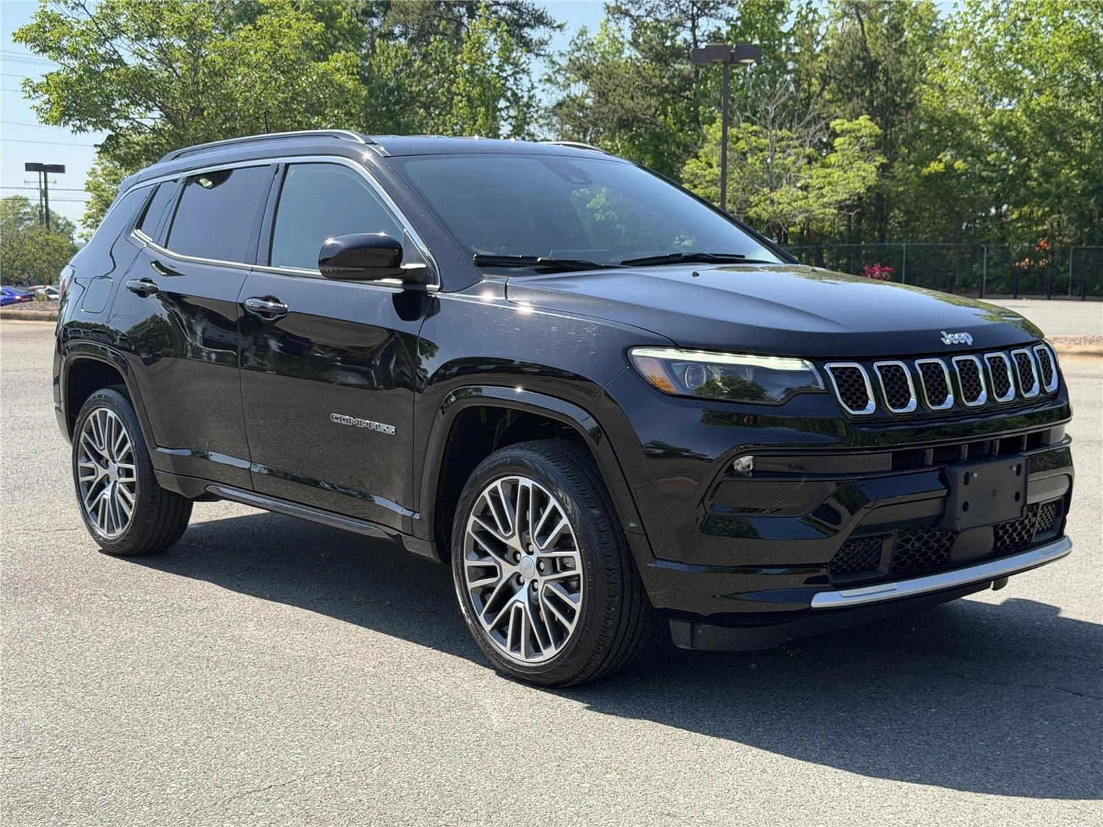 Used 2023 Diamond Black Crystal Pearlcoat Jeep Limited image 31