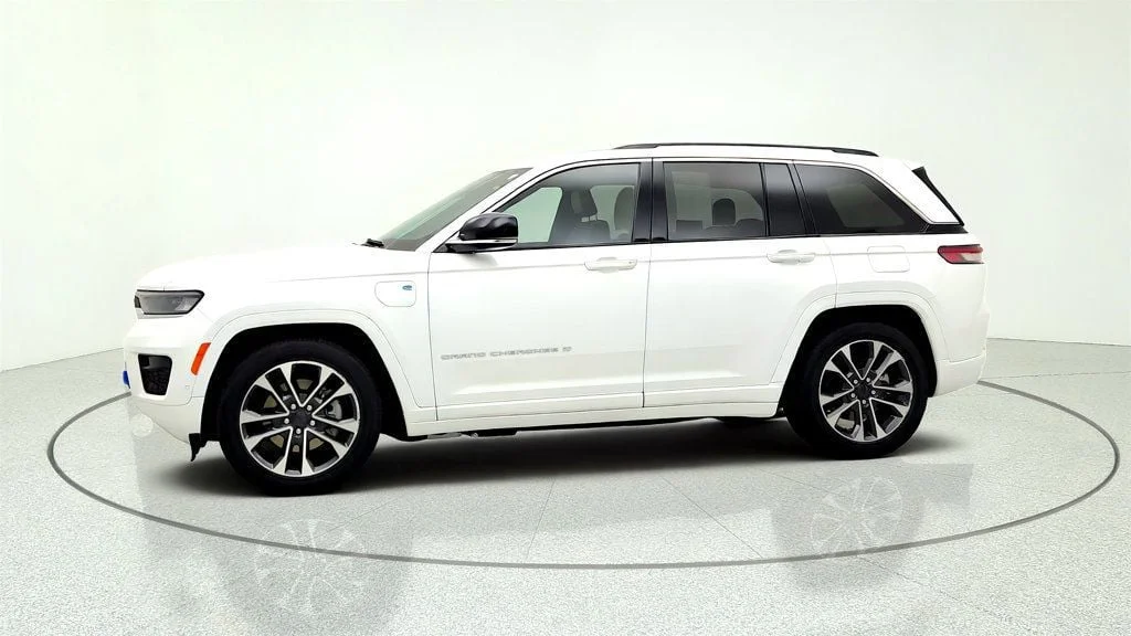 Used 2023 Bright White Clearcoat Jeep Overland 4x4 image 8