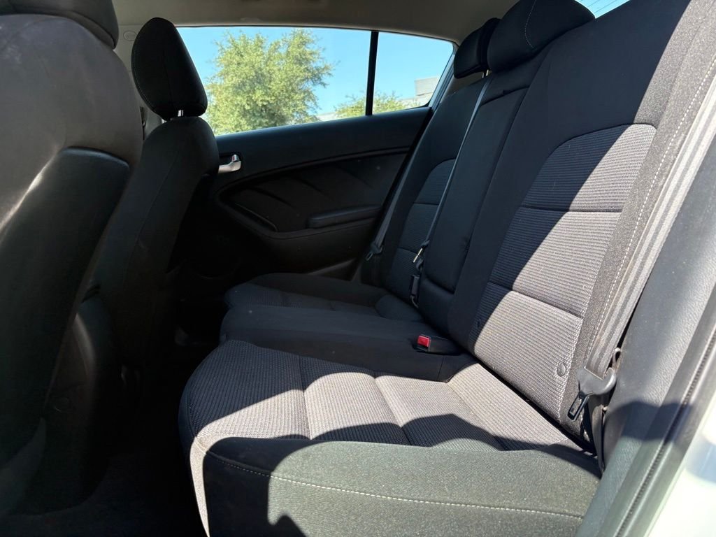 Used 2017 White Kia LX image 10
