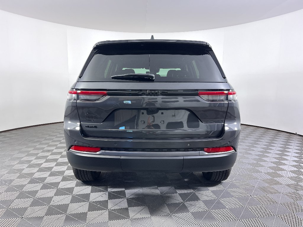 New 2026 Baltic Gray Metallic Clear-Coat Exterior Paint Jeep Laredo Altitude image 12
