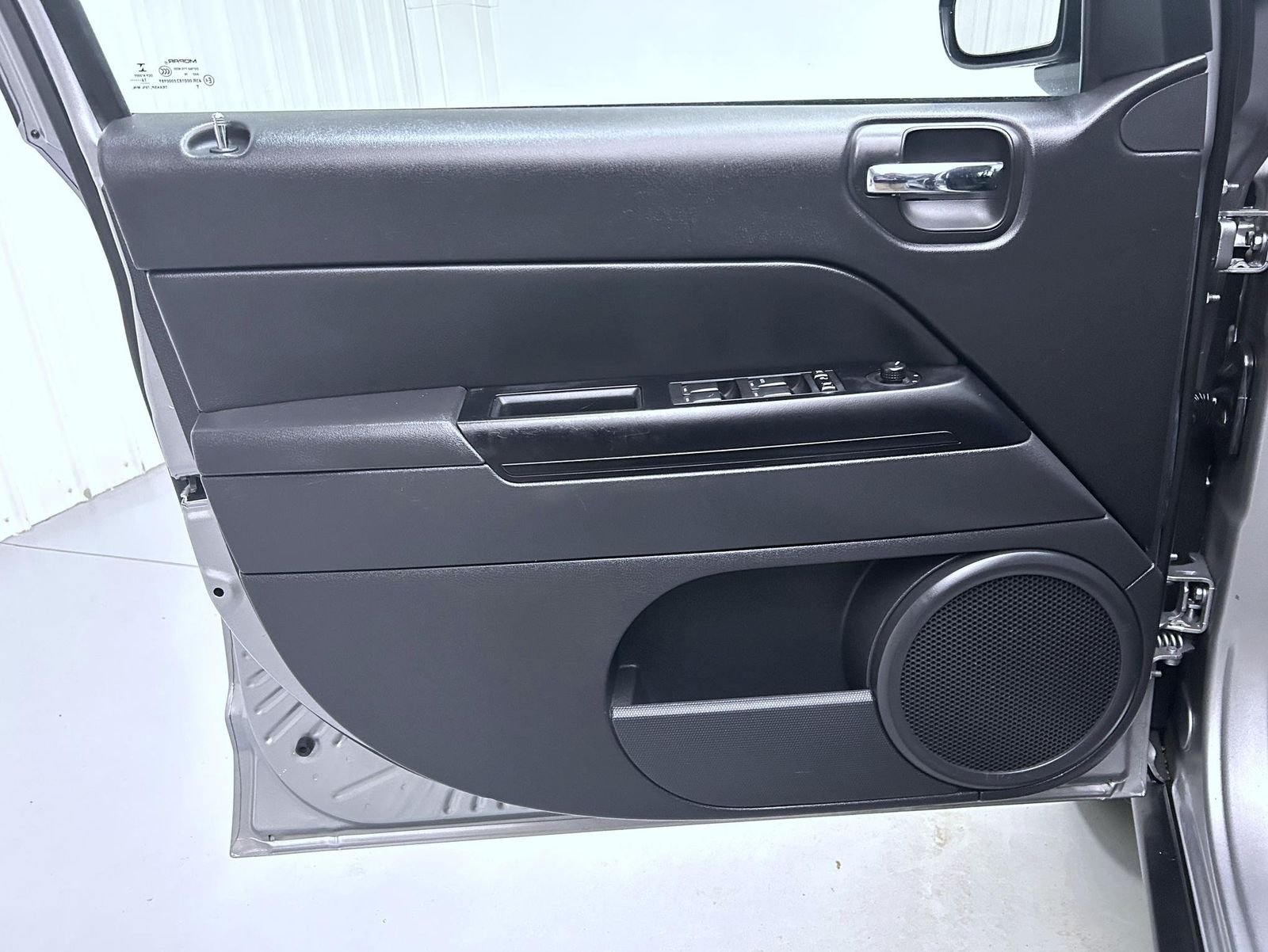 Used 2017 Silver Jeep Sport image 9
